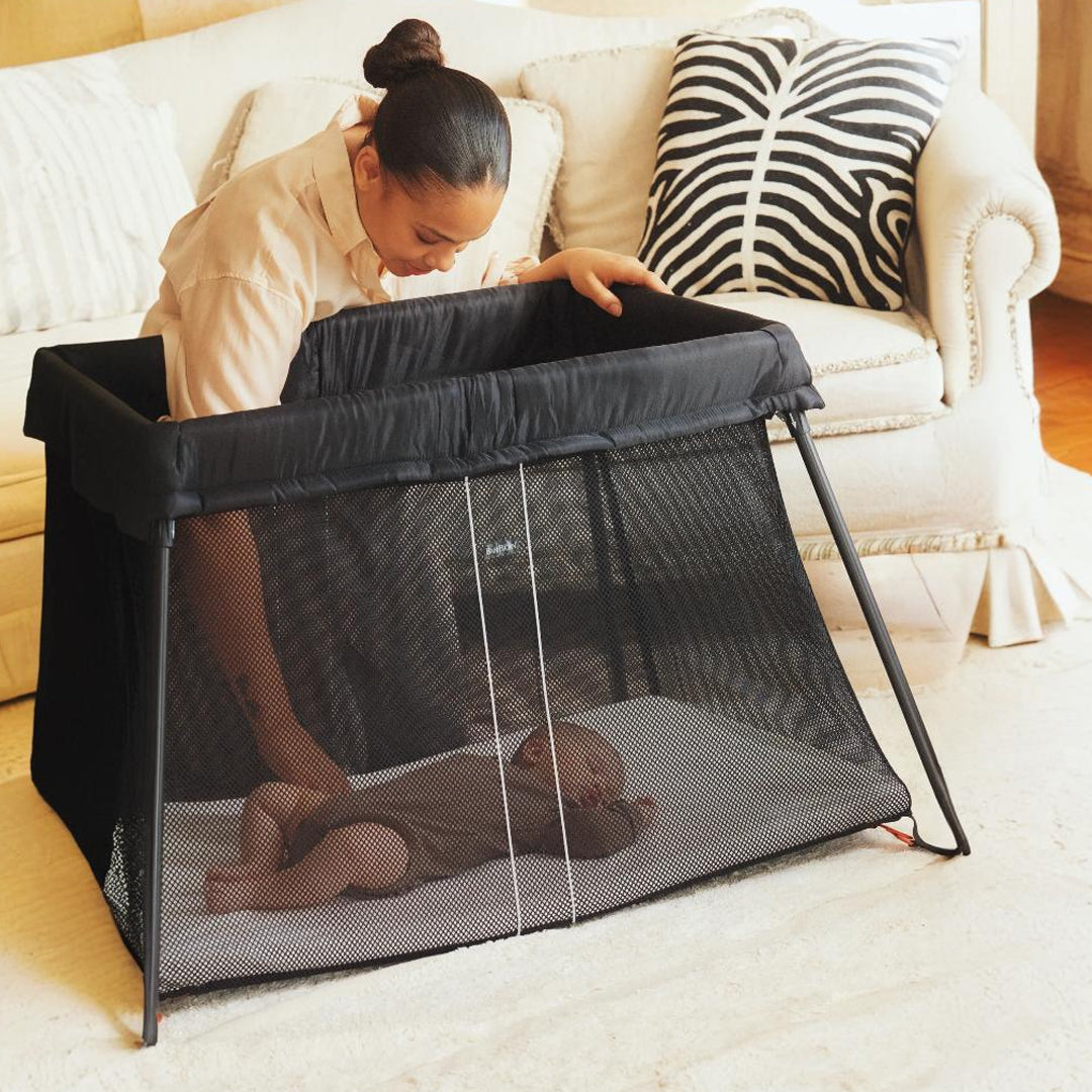 BabyBjörn Bundle Travel Cot Light + Fitted Sheet Black