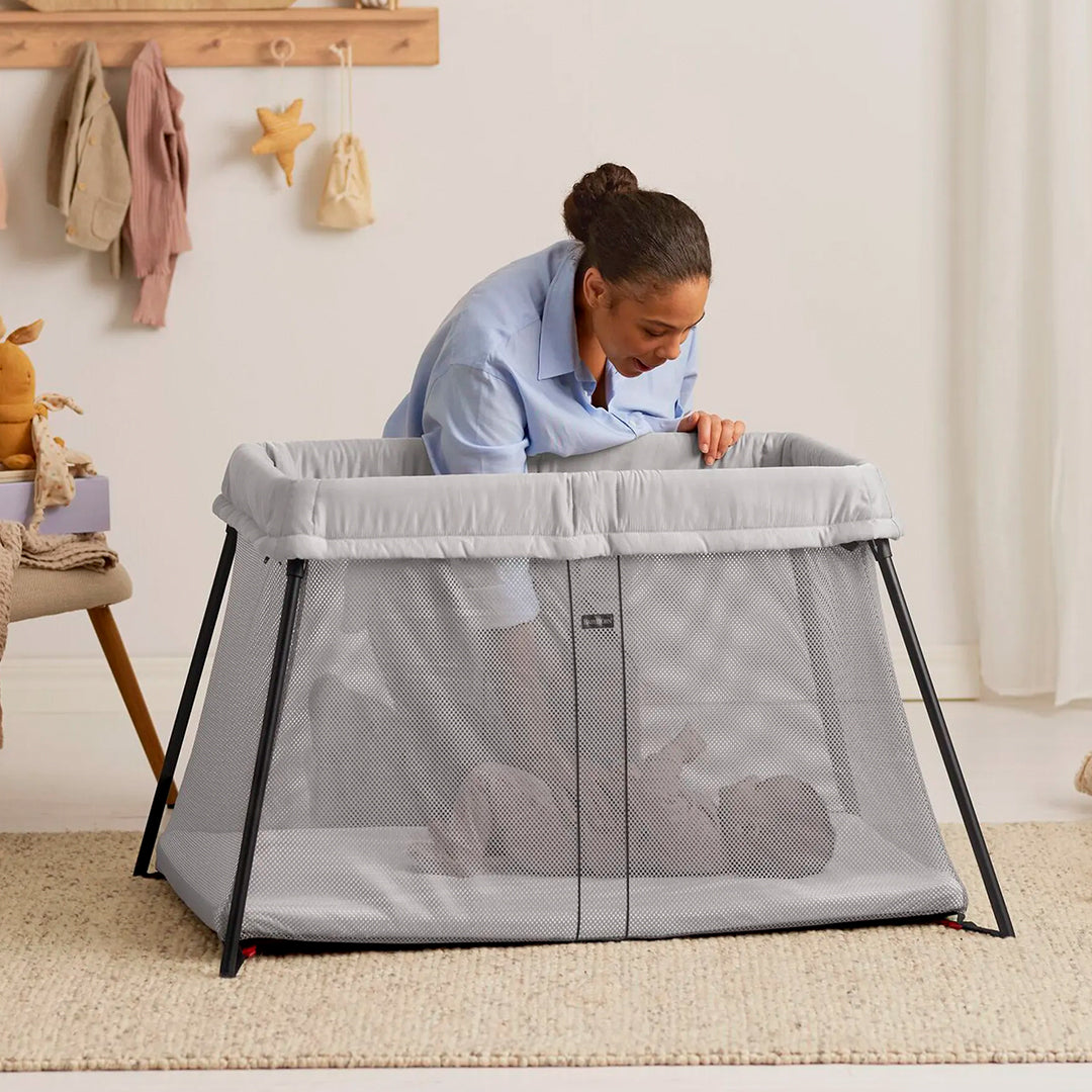 BabyBjörn Bundle Travel Cot Light + Fitted Sheet Silver