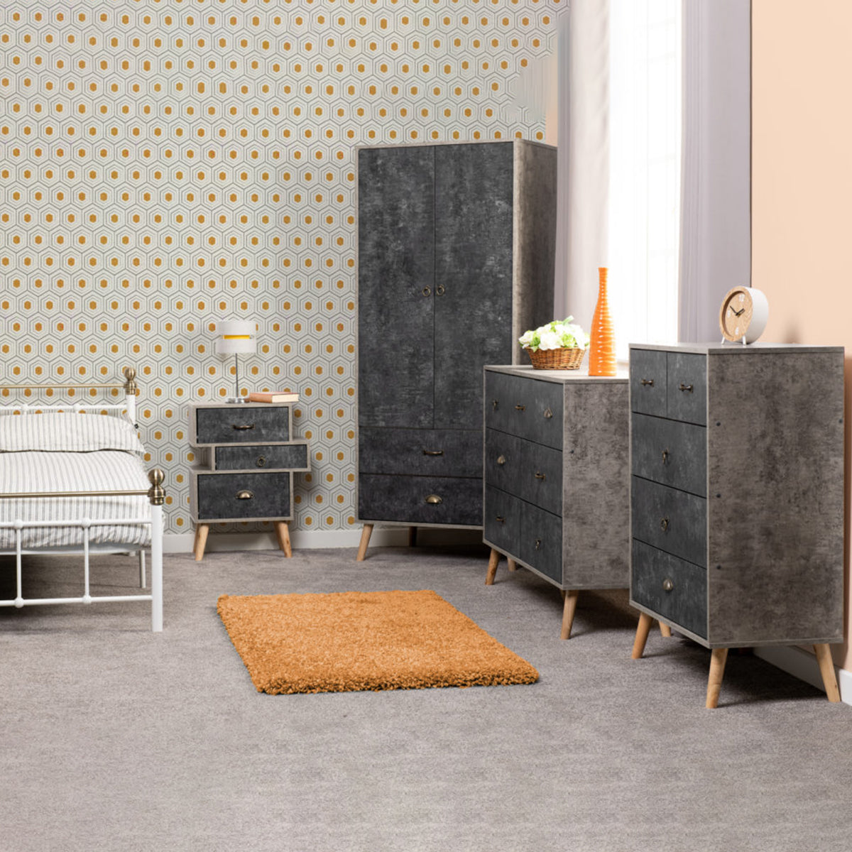 Marlborough 4FT6 Bed - White/Antique Brass